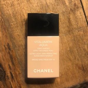CHANEL Vitalumiere Aqua 30 Beige Foundation